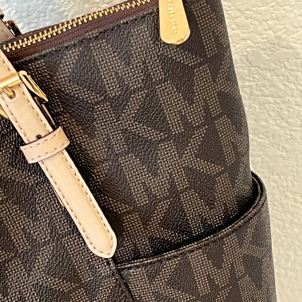 Michael Kors MK Signature and authentic  Shoulder Tote Bag - Picture 8 of 16